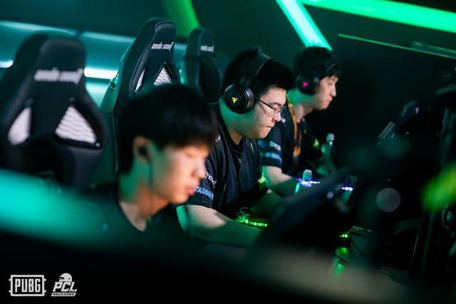 爵士二队内 爵士二队内