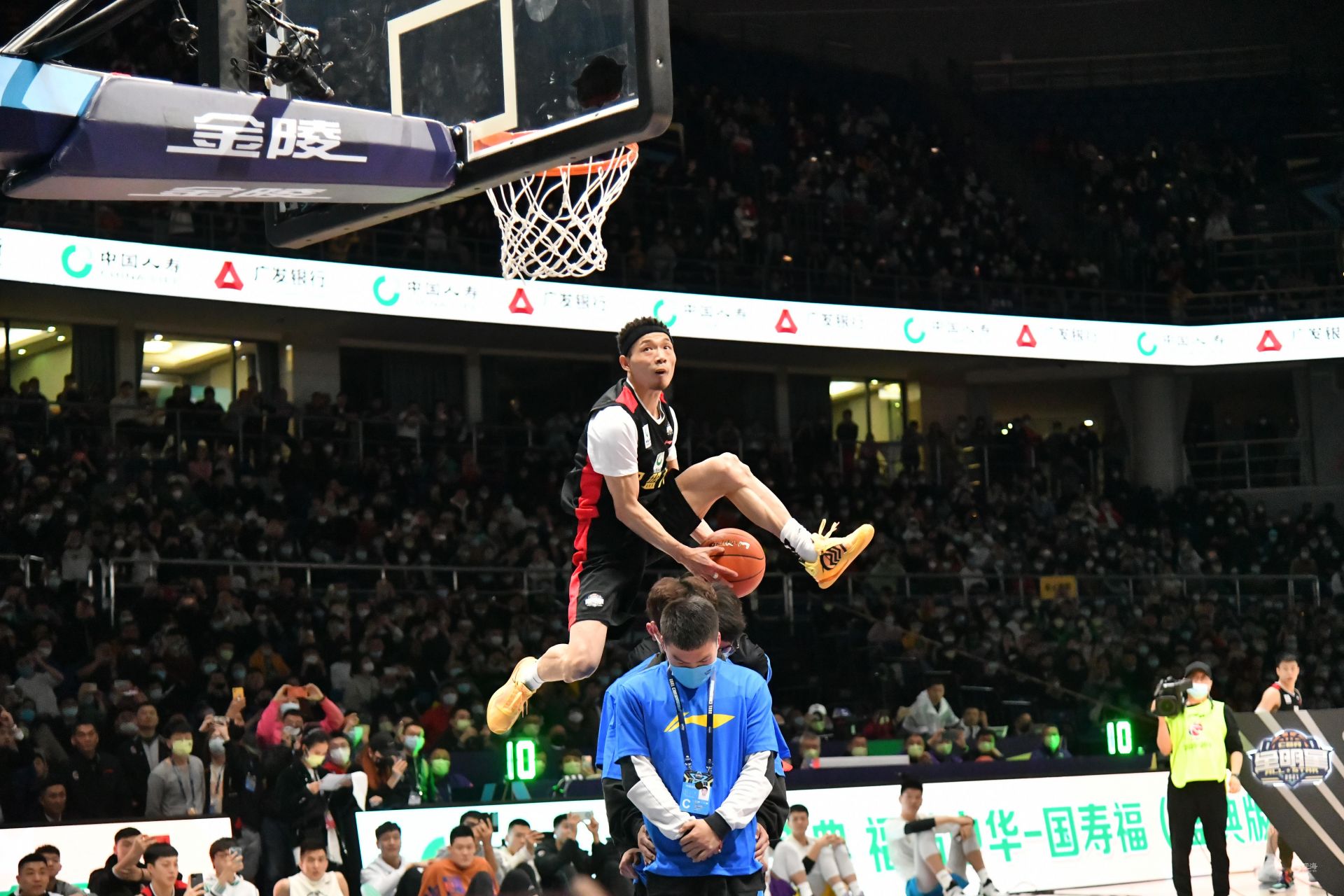 同时与地方 同时与地方